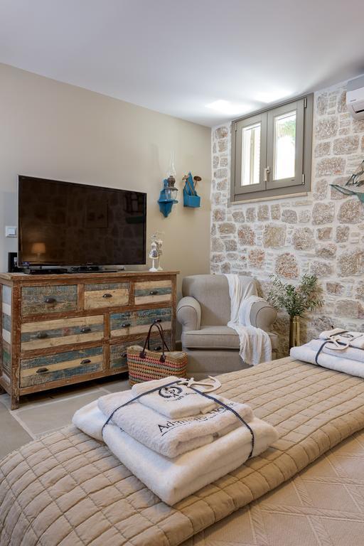 Admiral'S House Villa Chalki Town Exterior photo