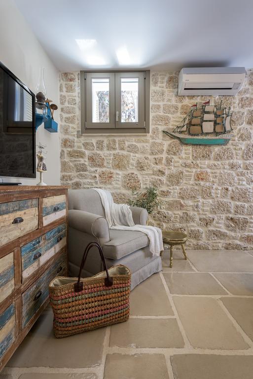 Admiral'S House Villa Chalki Town Exterior photo