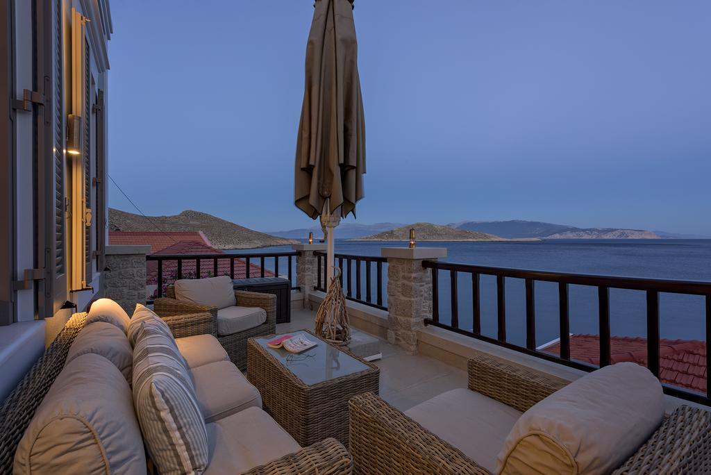 Admiral'S House Villa Chalki Town Exterior photo